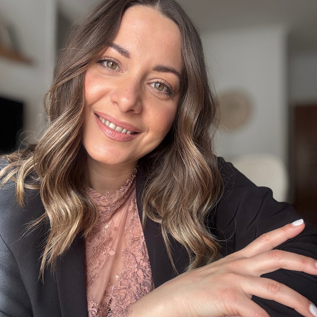 Mukades Elçin Profil